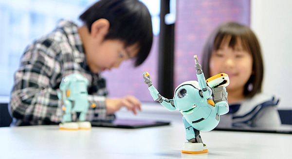 プログラミングロボット「あるくメカトロウィーゴ」技術が高く評価されて台湾「InnoVEX 2023」に出展へ　リビングロボット 画像