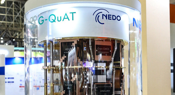 産総研とNECが大規模集積化の量子コンピュータのモックを公開、1000量子ビット超の将来像 画像