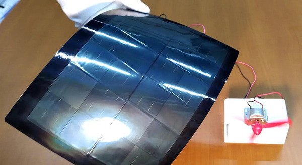 ソフトバンクが軽くて曲がる次世代太陽電池のPXPに約10億円の出資　HAPSやデータセンターでの活用を見込む　PXPは総額15億円の資金調達 画像