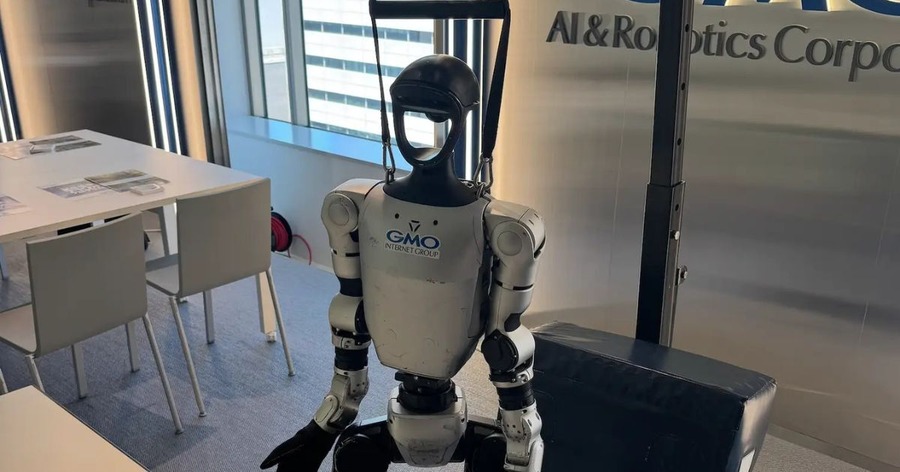 人とヒューマノイドが「餅つき」で協調作業 Black AIが「HUMANOID HACK TOKYO」に参加