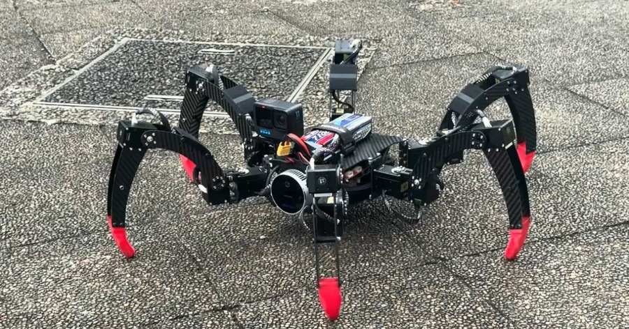 六脚スパイダーロボットで災害現場・プラント点検に対応、フィジカルAIで触れて状態を判断する
