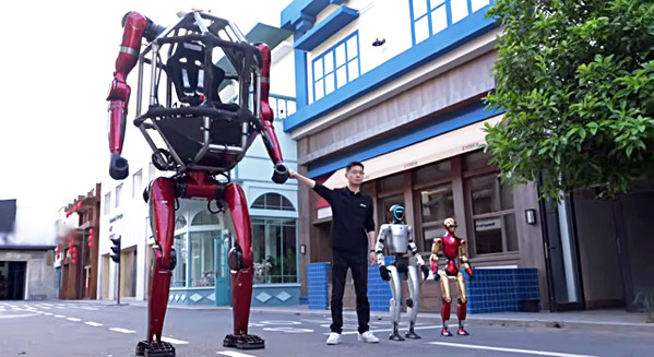 Unitreeが変形型で搭乗できる巨大ロボットをYouTube動画で公開　ノッシノッシと二足で歩く姿が圧巻　海外SNSの反応は・・