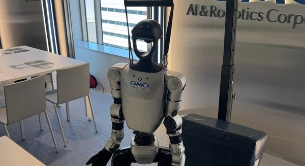 人とヒューマノイドが「餅つき」で協調作業 Black AIが「HUMANOID HACK TOKYO」に参加