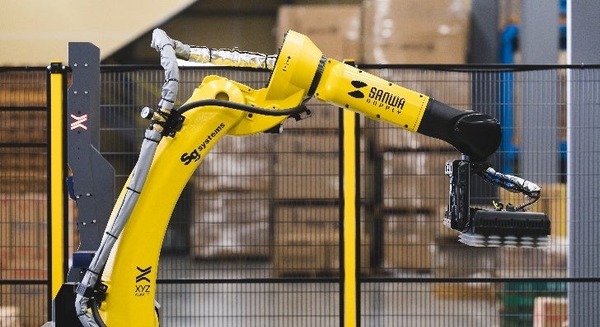 AI荷下ろしロボット「RockyOne」を物流センターに導入 サンワサプライとSGシステムが運用