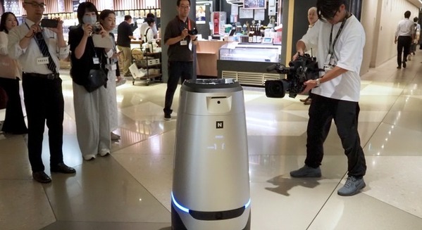 東京ミッドタウン八重洲で配送ロボット4台の本格運用を開始