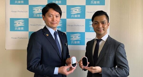 AI通訳機「ポケトークW」ウクライナ避難民の言葉の壁対策のため兵庫県に100台寄贈
