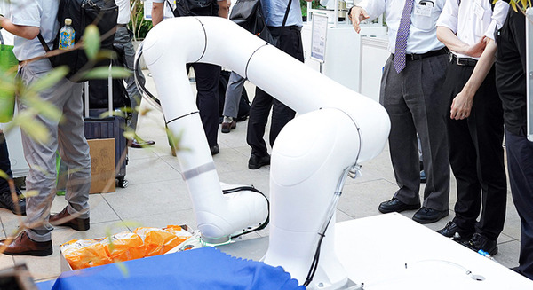 DOBOT、協働ロボット新製品の2機種を200名以上の参加者に披露　業界最高水準の速度と可搬重量を実現
