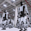 ついに来たヒューマノイド量産時代！UBTECHが「Walker S2」数100台の納入完了を動画で発表