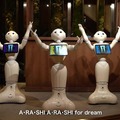 嵐の「A・RA・SHI」をPepperが熱唱!5台息ぴったりに歌って踊る映像をソフトバンクが公開
