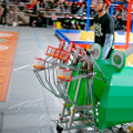 【高専ロボコン2018レポート】優勝は岩手・一関高専 ペットボトル投げて立てる「ボトルフリップ」で競う
