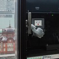 高層ビルの窓拭き作業に「多目的壁面作業ロボット」の実証実験　三菱地所が日本ビソーと連携　新丸ビルで公開