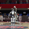 Bリーグ会場にトヨタのロボットが集結(1) 「T-HR3」が滑らかなダンスパフォーマンスを披露!アルバルク東京のホームゲームで