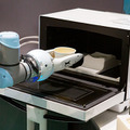 柔らかいものを優しくつかめるロボット「触覚ハンド」を製品化へ　豊田合成の次世代ゴム「e-Rubber」を使った最先端ハプティクス技術
