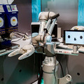 柔らかいものを優しくつかめるロボット「触覚ハンド」を製品化へ　豊田合成の次世代ゴム「e-Rubber」を使った最先端ハプティクス技術