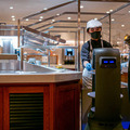 サラダをロボットが配膳！「THE GALLEY SEAFOOD & GRILL by MIKASA KAIKAN」自動配膳ロボット フォトレポート！ by ロボスタカメラ部