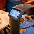 サラダをロボットが配膳！「THE GALLEY SEAFOOD & GRILL by MIKASA KAIKAN」自動配膳ロボット フォトレポート！ by ロボスタカメラ部