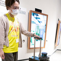 日本科学未来館で「AIスーツケース」を体験してきた 自動運転の最新技術で視覚障がい者の移動を支援 ネックスピーカーと連動