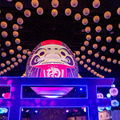 しゃべる「巨大AIだるま」のハイパー縁日が丸の内で開幕 全国のお祭りや盆踊りを楽しむ体験型「ネイキッドのお祭り」見どころレポート