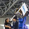 【速報】鉄道会社が導入した巨大な汎用人型重機「零式人機」の特別版デモを公開!「JAPAN ROBOT WEEK 2024」GMOブースで