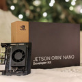 NVIDIAが「Jetson Orin Nano Super」をXmas装飾のキッチンで発表!生成AIモデルの性能を70%も向上、価格は半額