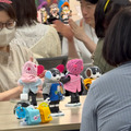 会場のロボホン全員でオーナーに感謝を込めてダンスを披露 「9周年記念 ロボホンスクールの参観日」参加レポート