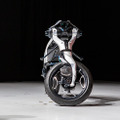 倒れても起き上がる異形のバイク型AIロボット「モトロイド ラムダ」、ヤマハ発が描く「AIと走り、共に育つ未来」とは