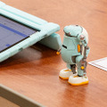 ロボットとの“ちょっと先の未来”を体験！ 家族連れやカップルでにぎわう「ちょもろー2025」竹芝で開催　ともだちロボットが人気