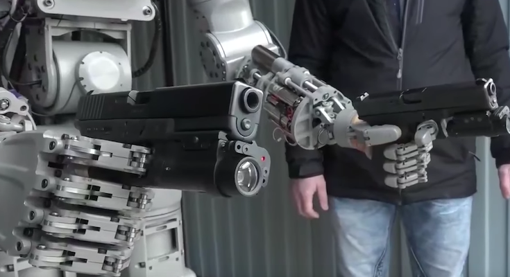 おそロシア ロシアの軍事ロボットが二丁拳銃を扱い 車を運転する動画が公開 ロボスタ