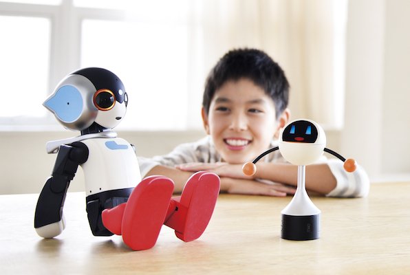世界一売れた二足歩行の会話ロボット「ロビ2」の完成品が100台限定で 