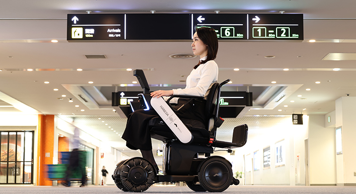 羽田空港の国内線出発ゲート全域で自動運転の低速モビリティが無料で利用できる Whill自動運転システム ロボスタ