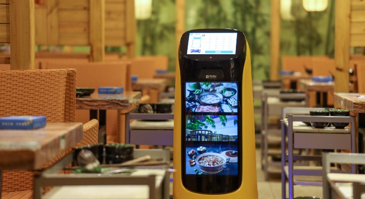 Pudu Robotics社製の広告ディスプレイ付き配膳・受付ロボット「kettyBot」の販売をSGSTが開始 | ロボスタ