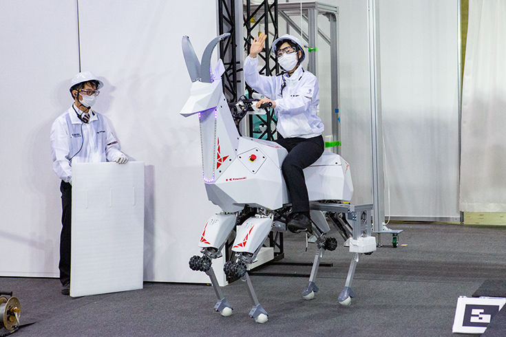 動画 川崎重工のウマ型トランスフォーム四脚ロボット Bex のデモ公開 人が乗って移動したり重い荷物を運んだり ロボスタ