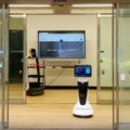 ロボットバンク　音声で行きたいところに誘導してくれるAI搭載受付案内ロボット「RAKU-Robot Mini」発売開始
