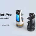 PUDUがディスプレイ付き配膳・受付ロボットの次世代モデル「KettyBot Pro」の導入を開始　従来モデルから更に進化