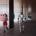 「歩き方が○×みたい」脚を持つロボット開発のLimXがヒューマノイド最新動画を公開　SNSの反応は?