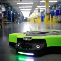 アマゾンの物流ロボットが100万台に到達、生成AI活用でロボット群の移動時間10%短縮「10年間のイノベーション」動画も公開