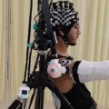 サイボーグ型ロボット装着者が「動かす意志」を持つことで脳の高次運動野が活性化、筑波大学が世界初実証　臨床応用に期待