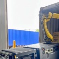 サンワサプライの物流センターにAI搭載の荷降ろしロボット導入　物流自動化で3社が協業