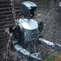 全天候型ヒューマノイドロボットの動画を公開　DEEP Roboticsが防水･防塵で産業用ヒューマノイドを再定義へ