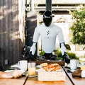 家庭にヒューマノイドが溶け込む近未来の生活　Figure AIが量産を意識した新型の汎用ロボットの動画を公開　海外やネットの反応は