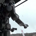 【おそロシア】ロシアの軍事ロボットが二丁拳銃を扱い、車を運転する動画が公開